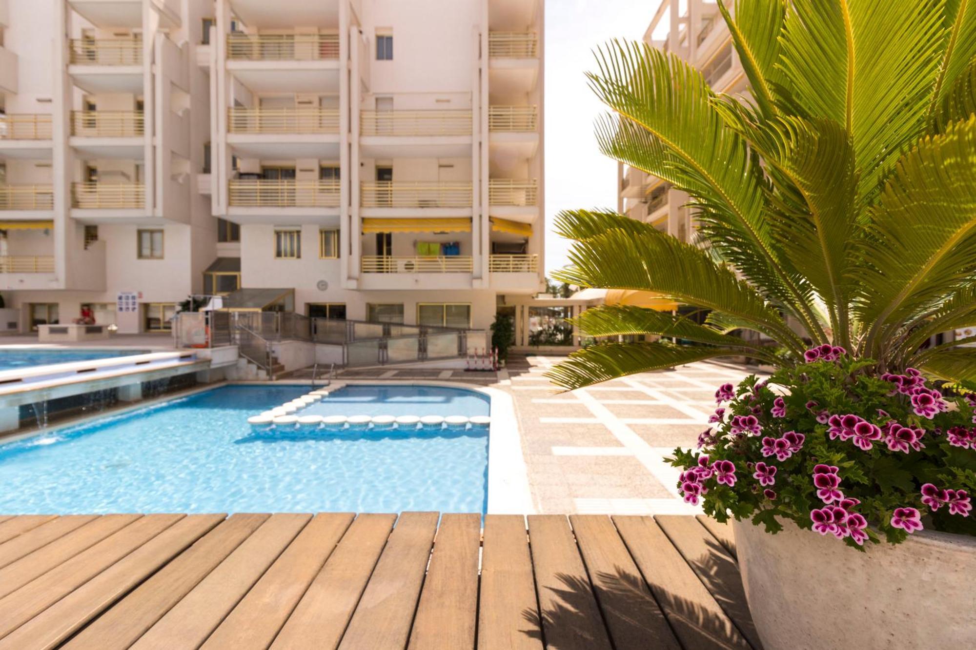 Novelty I Arysal 2 Apartman Salou Kültér fotó